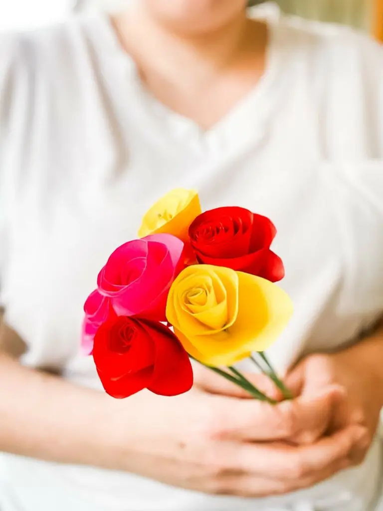 DIY como hacer flores de papel
