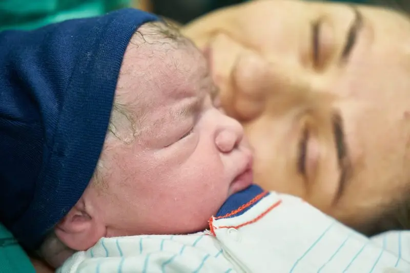 Alargar la baja de paternidad o la de maternidad